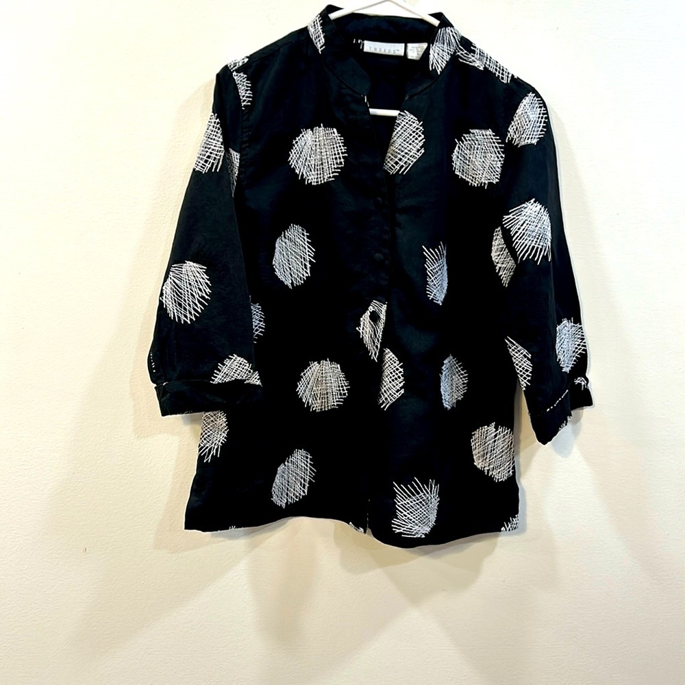 Tweeds 100% Linen Blouse button down 3/4 sleeve black with white embroidered.